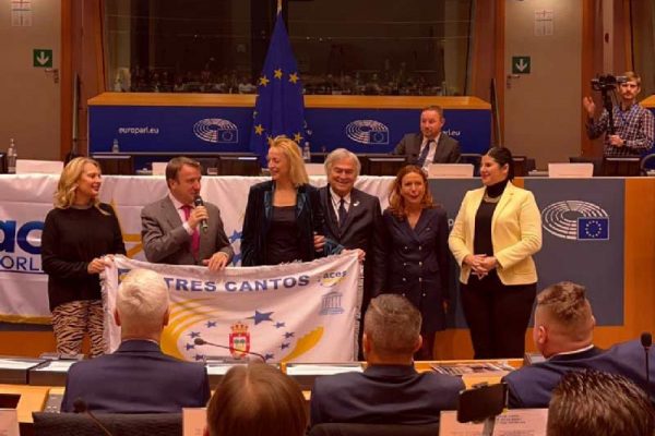 Tres Cantos recoge en Bruselas el premio a Ciudad Europea del Deporte