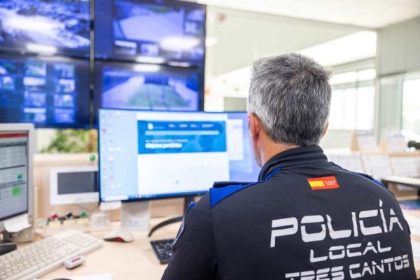 La nueva Unidad Móvil de Documentación permite la expedición inmediata del DNI y el pasaporte, entre otras gestiones telemáticas